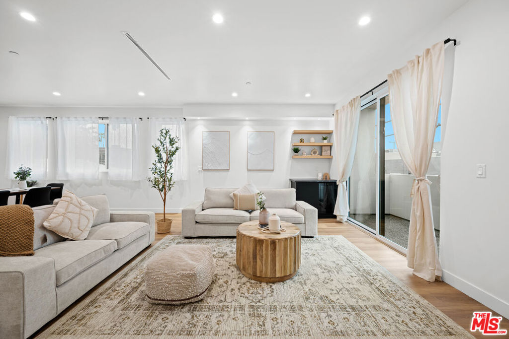 833 N Mccadden Place