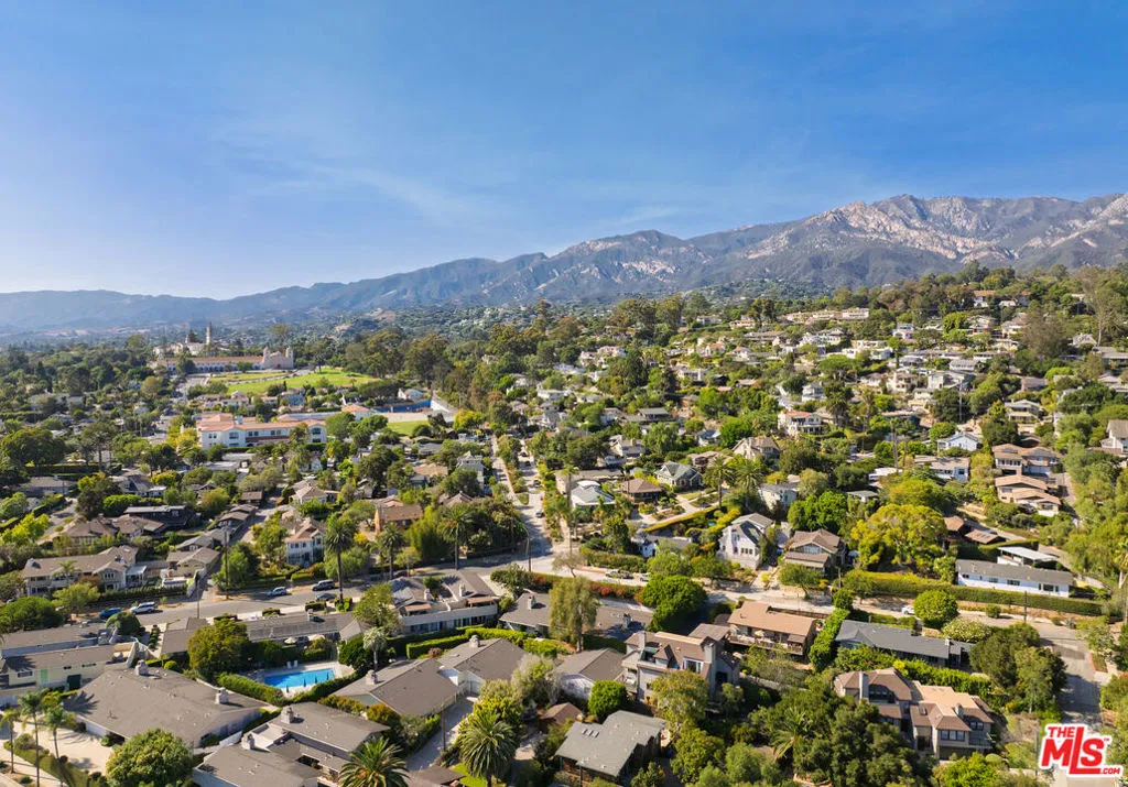 Santa Barbara, California 93101, United States, 2 Bedrooms Bedrooms, ,3 BathroomsBathrooms,Residential,Active,205913