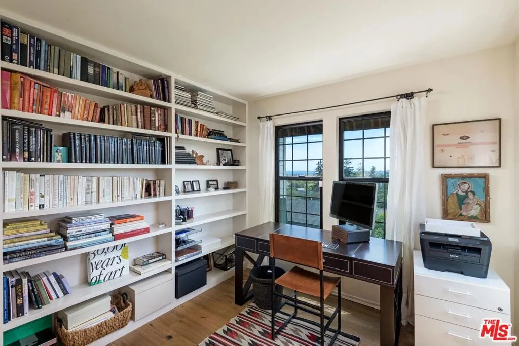 Santa Barbara, California 93101, United States, 2 Bedrooms Bedrooms, ,3 BathroomsBathrooms,Residential,Active,205913