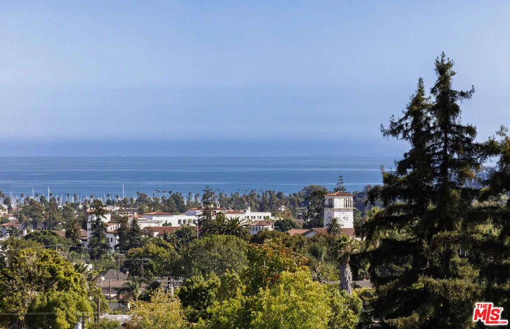 Santa Barbara, California 93101, United States, 2 Bedrooms Bedrooms, ,3 BathroomsBathrooms,Residential,Active,205913