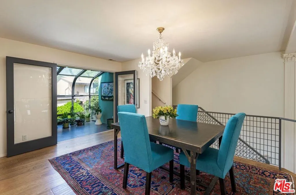 Santa Barbara, California 93101, United States, 2 Bedrooms Bedrooms, ,3 BathroomsBathrooms,Residential,Active,205913