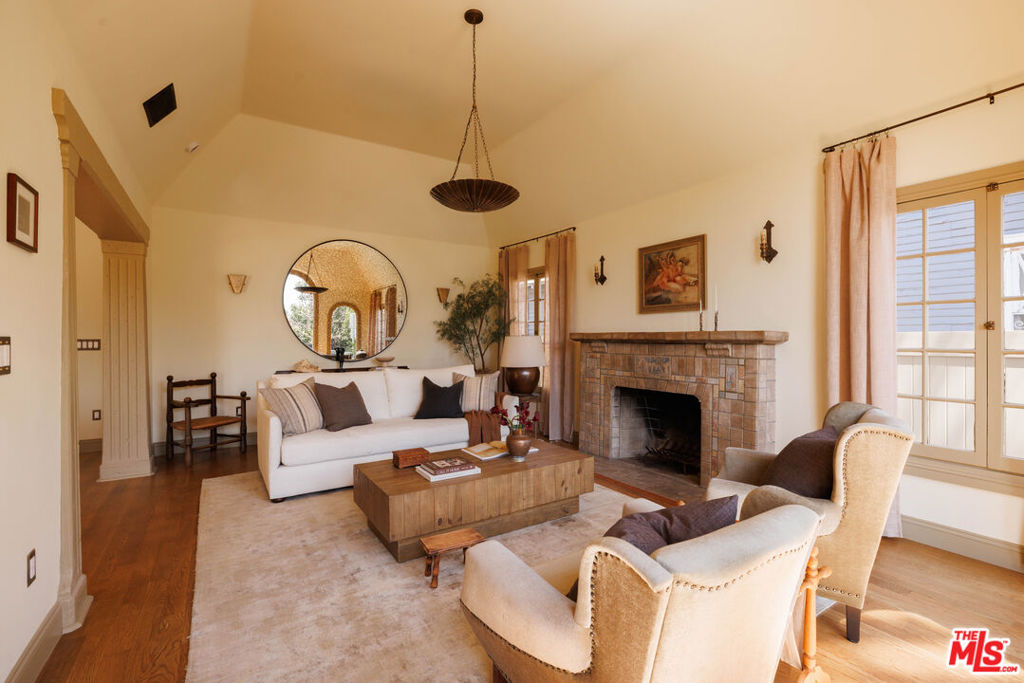 2807 Somerset Drive