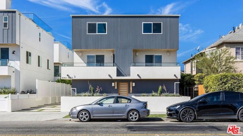 Photo of 4303 Tujunga Avenue, Studio City, CA 91604 (MLS # 26997269)
