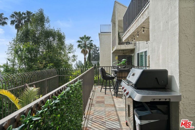 1230 Horn Avenue 305