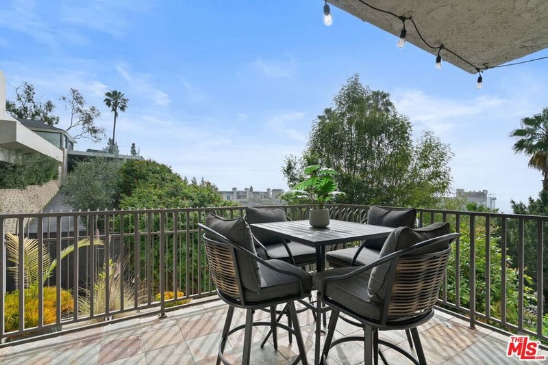 1230 Horn Avenue 305
