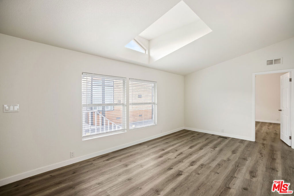 8250 Lankershim Boulevard 33