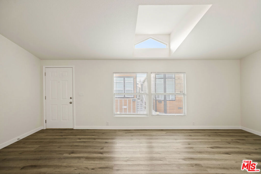 8250 Lankershim Boulevard 33