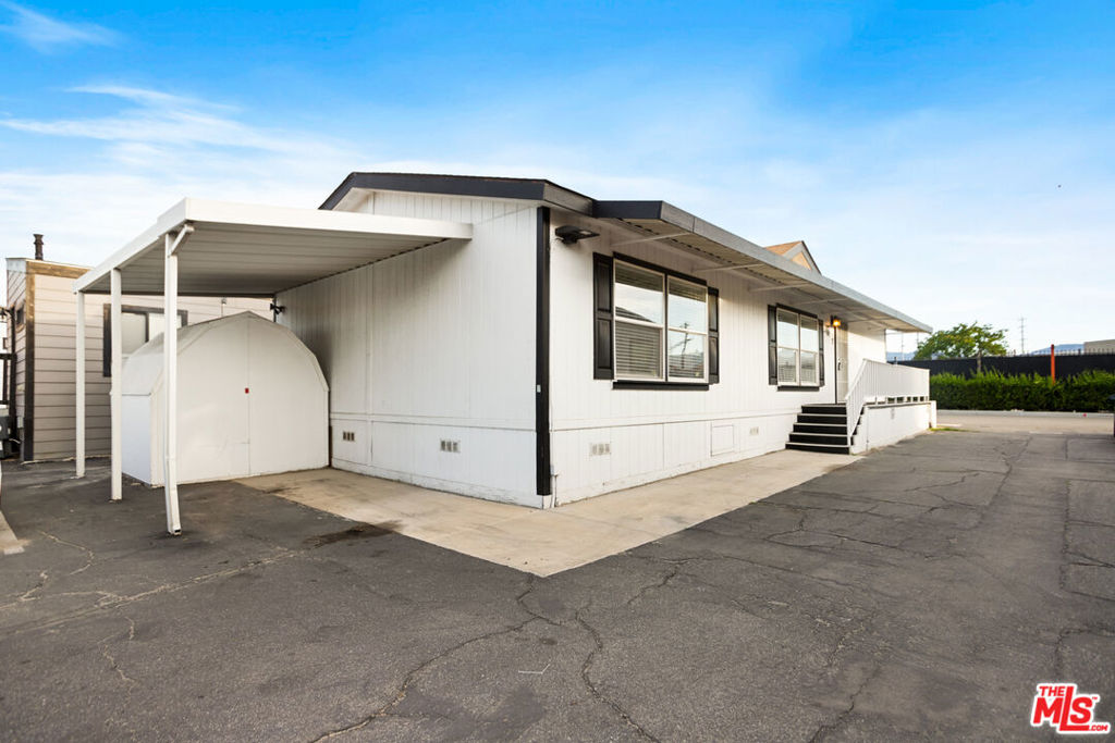 8250 Lankershim Boulevard 33