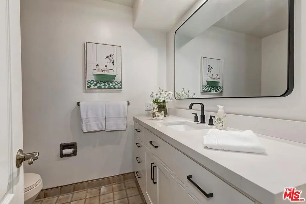 Los Angeles, California 90049, United States, 2 Bedrooms Bedrooms, ,2 BathroomsBathrooms,Residential,Active,146135