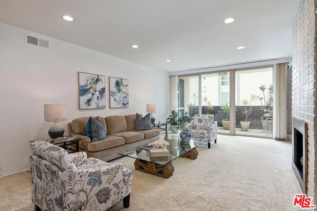 Los Angeles, California 90049, United States, 2 Bedrooms Bedrooms, ,2 BathroomsBathrooms,Residential,Active,146135