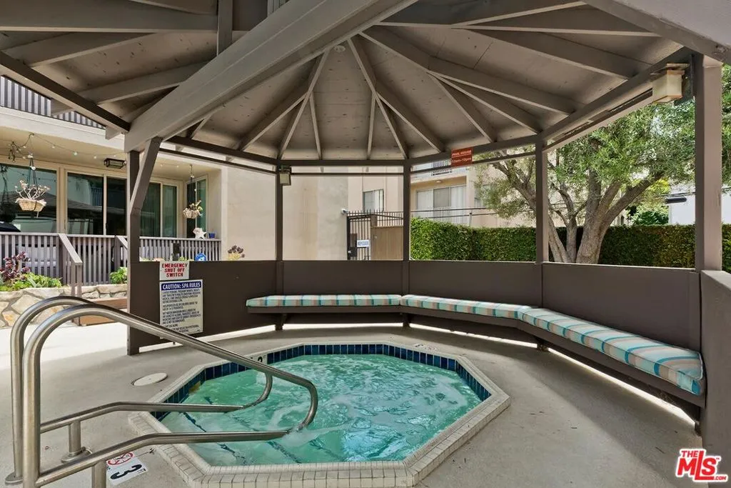 Los Angeles, California 90049, United States, 2 Bedrooms Bedrooms, ,2 BathroomsBathrooms,Residential,Active,146135