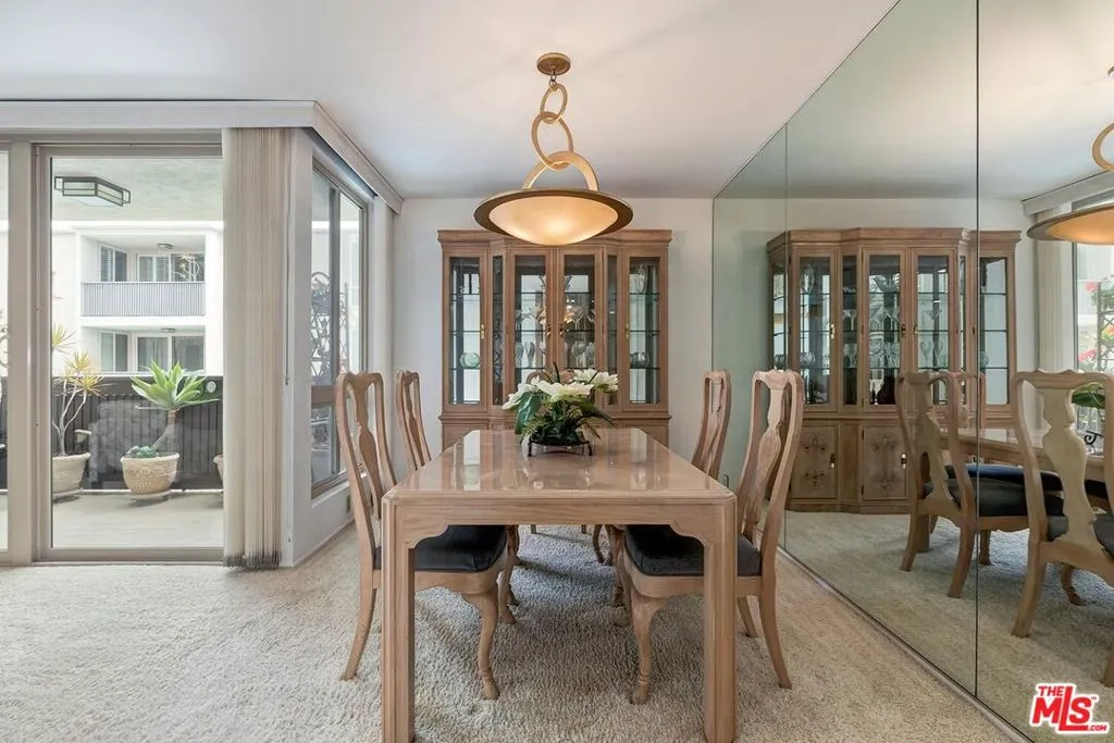 Los Angeles, California 90049, United States, 2 Bedrooms Bedrooms, ,2 BathroomsBathrooms,Residential,Active,146135