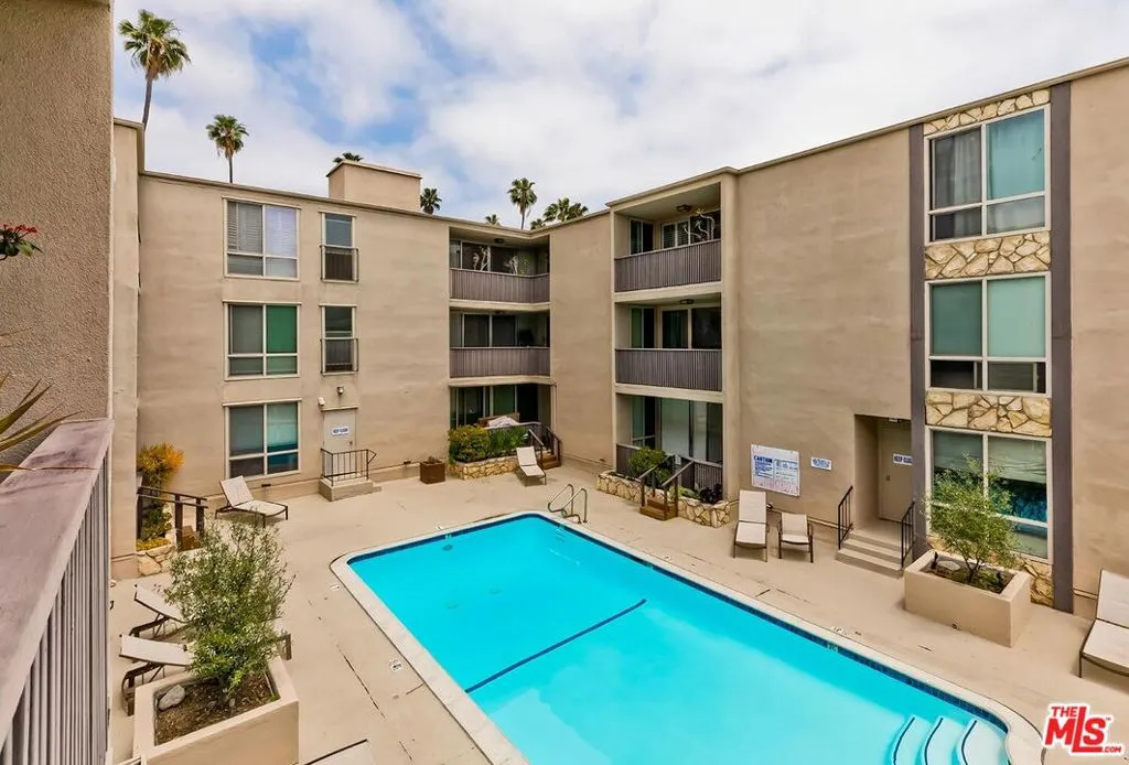 Los Angeles, California 90049, United States, 2 Bedrooms Bedrooms, ,2 BathroomsBathrooms,Residential,Active,146135