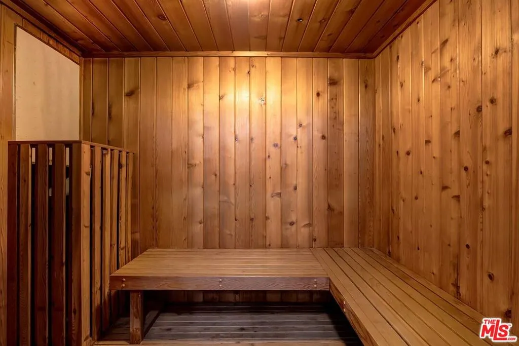 Los Angeles, California 90049, United States, 2 Bedrooms Bedrooms, ,2 BathroomsBathrooms,Residential,Active,146135