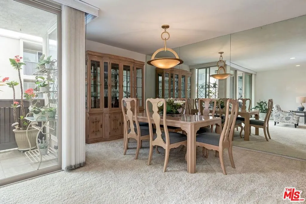 Los Angeles, California 90049, United States, 2 Bedrooms Bedrooms, ,2 BathroomsBathrooms,Residential,Active,146135