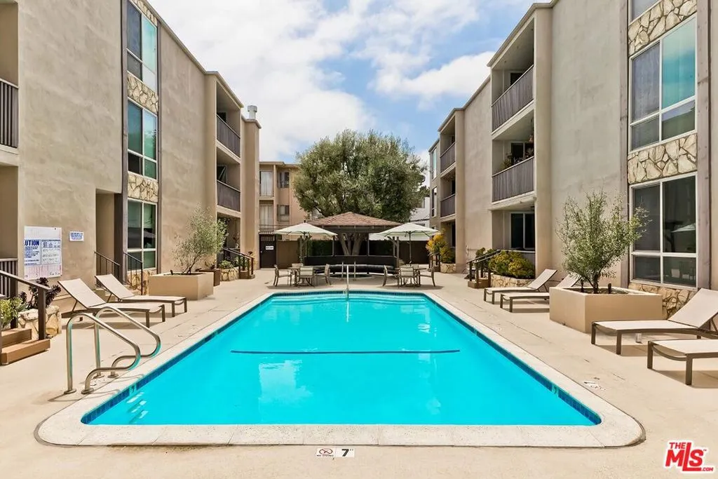 Los Angeles, California 90049, United States, 2 Bedrooms Bedrooms, ,2 BathroomsBathrooms,Residential,Active,146135