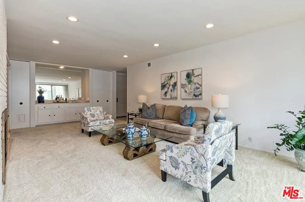 Los Angeles, California 90049, United States, 2 Bedrooms Bedrooms, ,2 BathroomsBathrooms,Residential,Active,146135