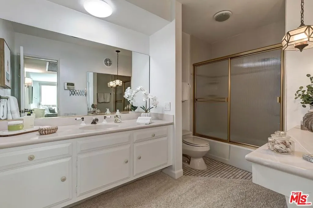 Los Angeles, California 90049, United States, 2 Bedrooms Bedrooms, ,2 BathroomsBathrooms,Residential,Active,146135