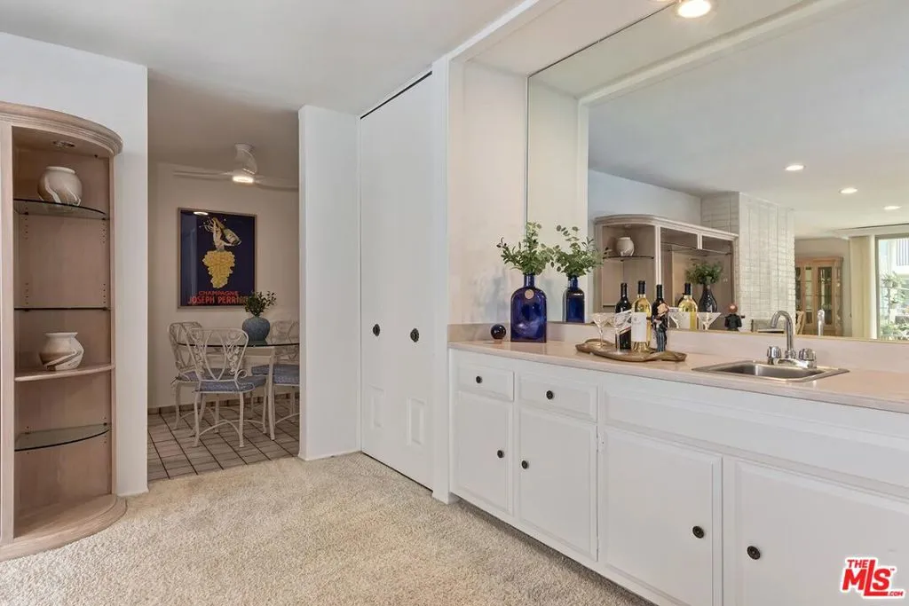 Los Angeles, California 90049, United States, 2 Bedrooms Bedrooms, ,2 BathroomsBathrooms,Residential,Active,146135