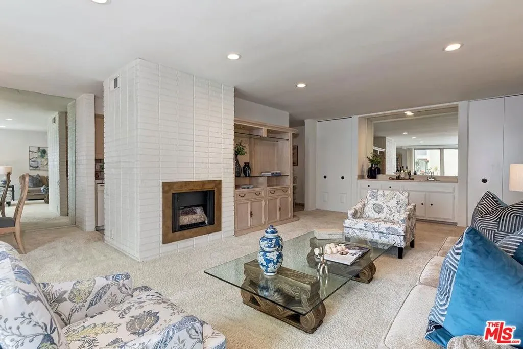 Los Angeles, California 90049, United States, 2 Bedrooms Bedrooms, ,2 BathroomsBathrooms,Residential,Active,146135