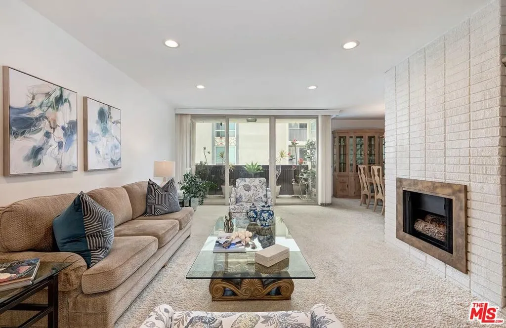 Los Angeles, California 90049, United States, 2 Bedrooms Bedrooms, ,2 BathroomsBathrooms,Residential,Active,146135