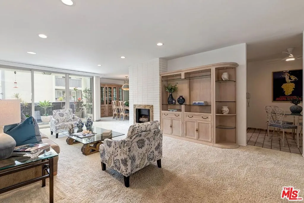 Los Angeles, California 90049, United States, 2 Bedrooms Bedrooms, ,2 BathroomsBathrooms,Residential,Active,146135