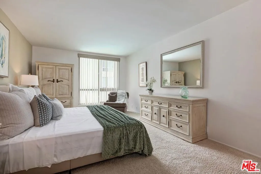 Los Angeles, California 90049, United States, 2 Bedrooms Bedrooms, ,2 BathroomsBathrooms,Residential,Active,146135