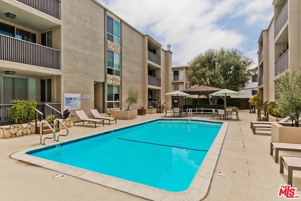 Los Angeles, California 90049, United States, 2 Bedrooms Bedrooms, ,2 BathroomsBathrooms,Residential,Active,146135