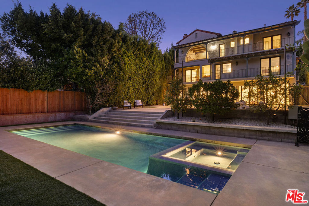 4426 Cromwell Avenue