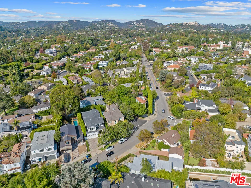 Los Angeles, California 90049, United States, 3 Bedrooms Bedrooms, ,2 BathroomsBathrooms,Residential,Active,239684