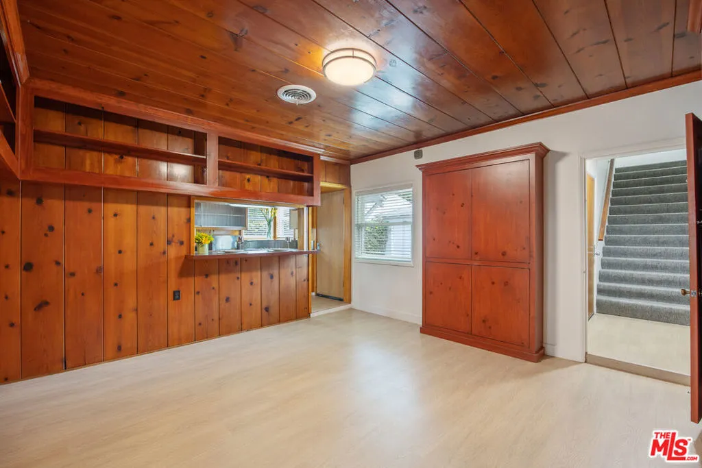 Los Angeles, California 90049, United States, 3 Bedrooms Bedrooms, ,2 BathroomsBathrooms,Residential,Active,239684