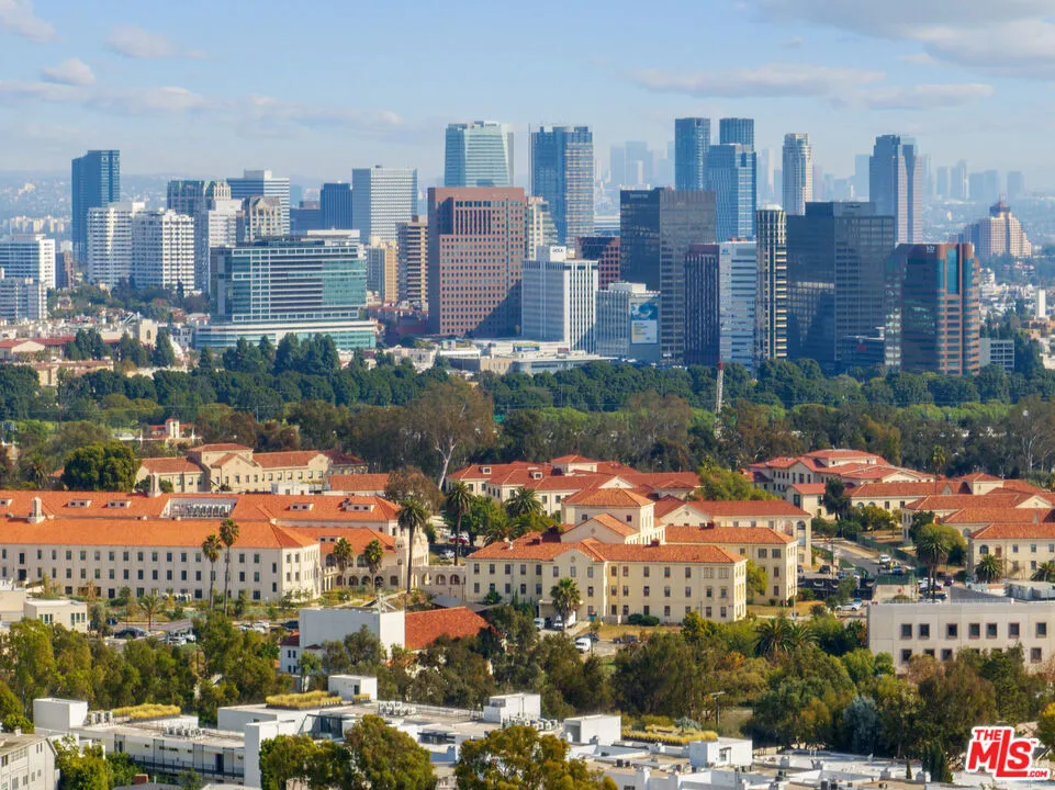 Los Angeles, California 90049, United States, 3 Bedrooms Bedrooms, ,2 BathroomsBathrooms,Residential,Active,239684