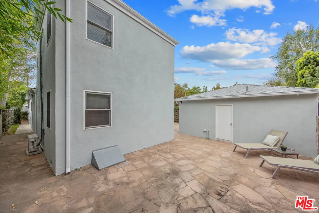 Los Angeles, California 90049, United States, 3 Bedrooms Bedrooms, ,2 BathroomsBathrooms,Residential,Active,239684