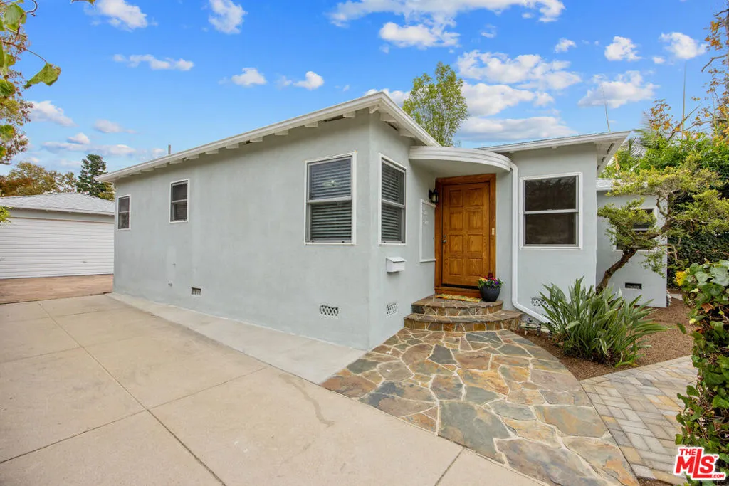 Los Angeles, California 90049, United States, 3 Bedrooms Bedrooms, ,2 BathroomsBathrooms,Residential,Active,239684