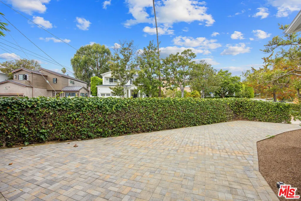 Los Angeles, California 90049, United States, 3 Bedrooms Bedrooms, ,2 BathroomsBathrooms,Residential,Active,239684