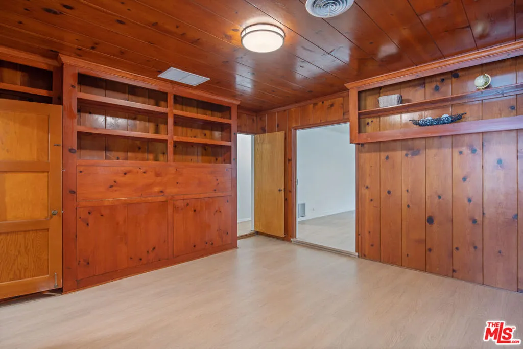 Los Angeles, California 90049, United States, 3 Bedrooms Bedrooms, ,2 BathroomsBathrooms,Residential,Active,239684