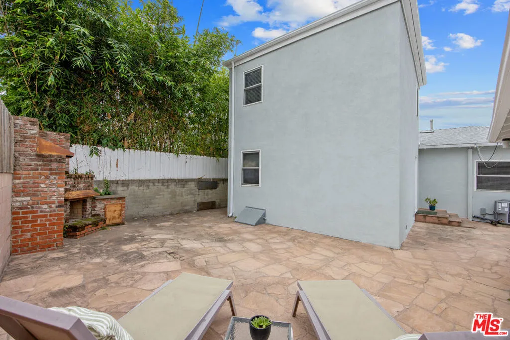 Los Angeles, California 90049, United States, 3 Bedrooms Bedrooms, ,2 BathroomsBathrooms,Residential,Active,239684