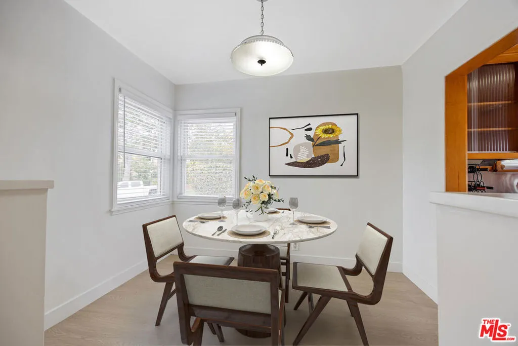 Los Angeles, California 90049, United States, 3 Bedrooms Bedrooms, ,2 BathroomsBathrooms,Residential,Active,239684