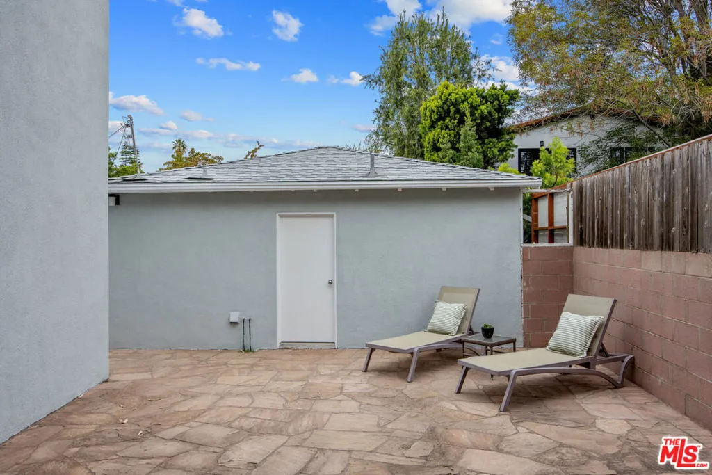 Los Angeles, California 90049, United States, 3 Bedrooms Bedrooms, ,2 BathroomsBathrooms,Residential,Active,239684