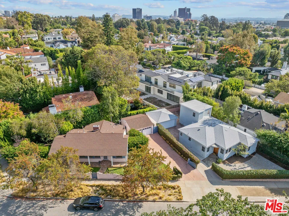 Los Angeles, California 90049, United States, 3 Bedrooms Bedrooms, ,2 BathroomsBathrooms,Residential,Active,239684