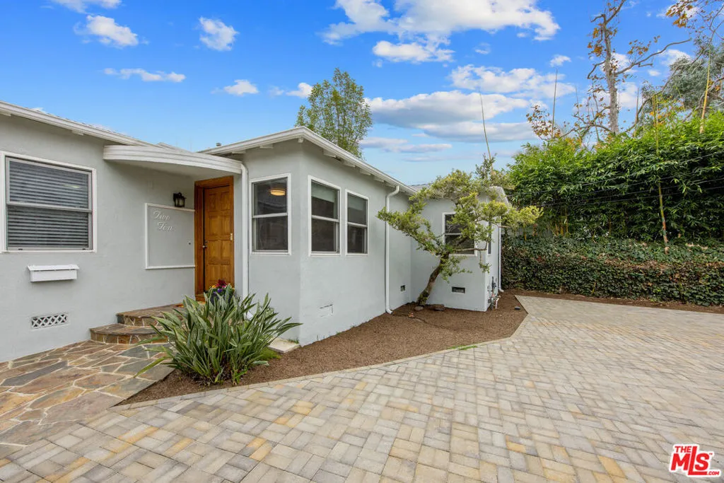 Los Angeles, California 90049, United States, 3 Bedrooms Bedrooms, ,2 BathroomsBathrooms,Residential,Active,239684