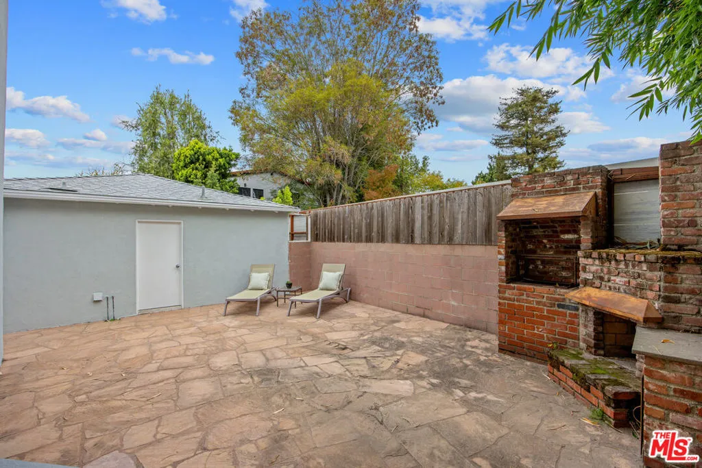 Los Angeles, California 90049, United States, 3 Bedrooms Bedrooms, ,2 BathroomsBathrooms,Residential,Active,239684