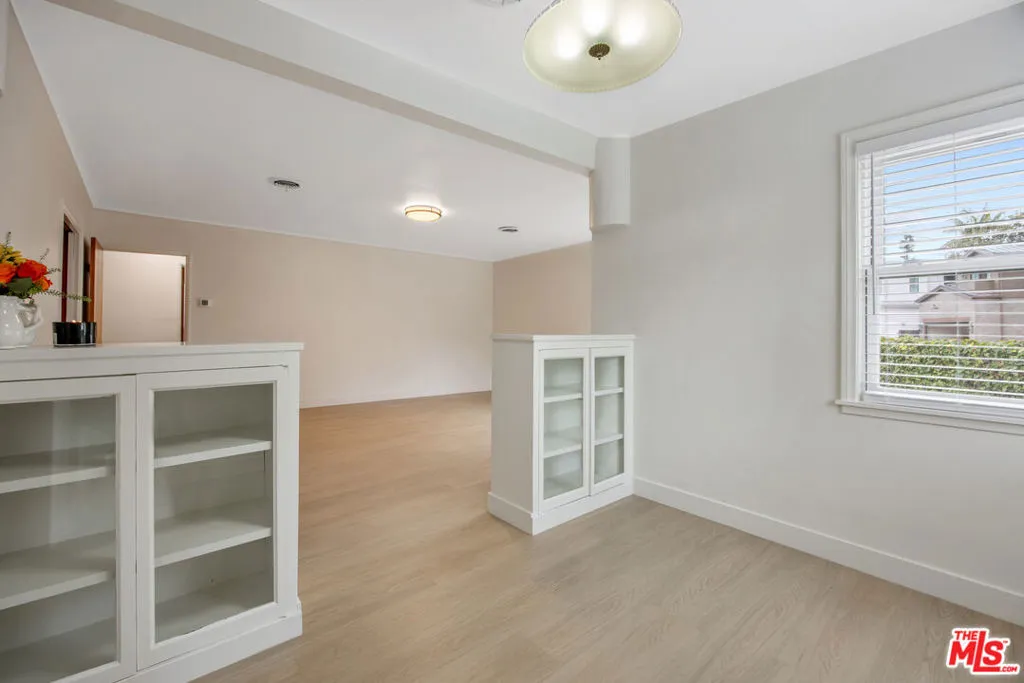 Los Angeles, California 90049, United States, 3 Bedrooms Bedrooms, ,2 BathroomsBathrooms,Residential,Active,239684