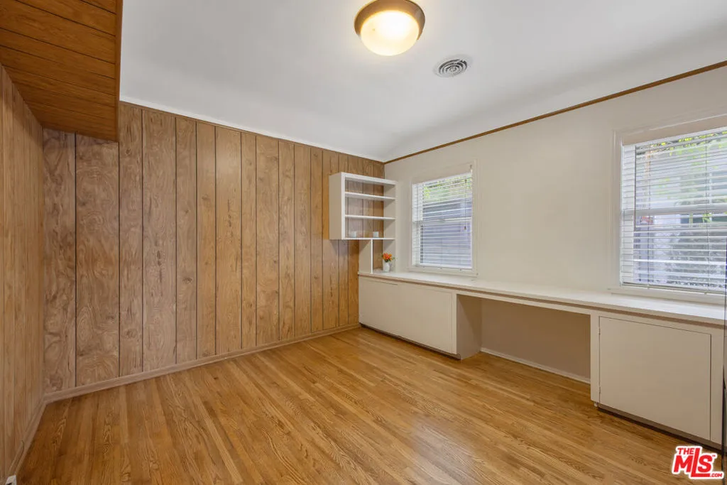 Los Angeles, California 90049, United States, 3 Bedrooms Bedrooms, ,2 BathroomsBathrooms,Residential,Active,239684