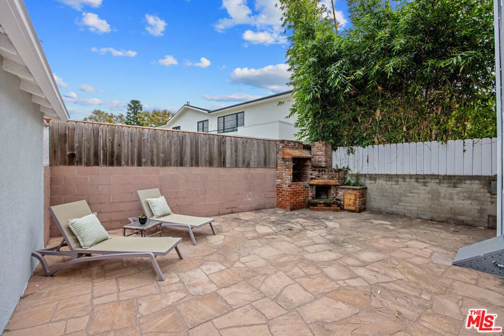 Los Angeles, California 90049, United States, 3 Bedrooms Bedrooms, ,2 BathroomsBathrooms,Residential,Active,239684