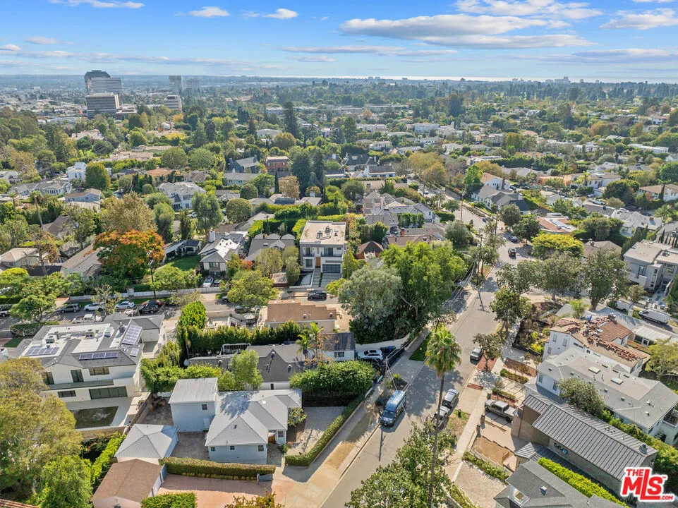 Los Angeles, California 90049, United States, 3 Bedrooms Bedrooms, ,2 BathroomsBathrooms,Residential,Active,239684