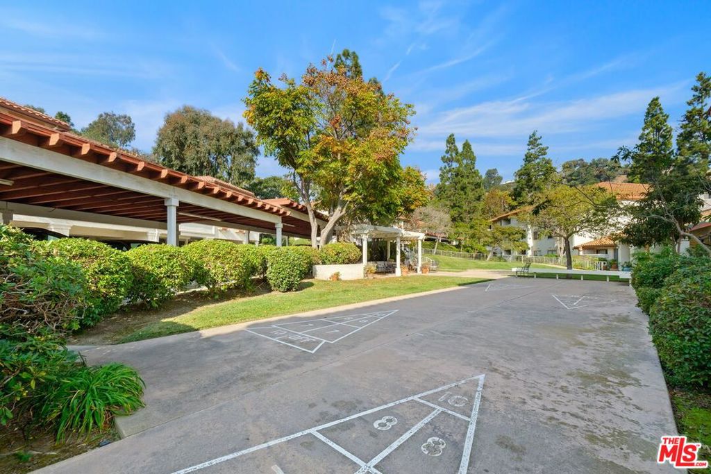 501 Palisades Drive 308