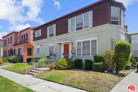 Photo of 644 S Dunsmuir Avenue, Los Angeles, CA 90036 (MLS # 26845215)