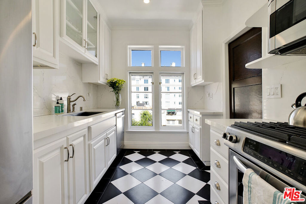 Properties 3 1360 N Crescent Heights Boulevard 6B