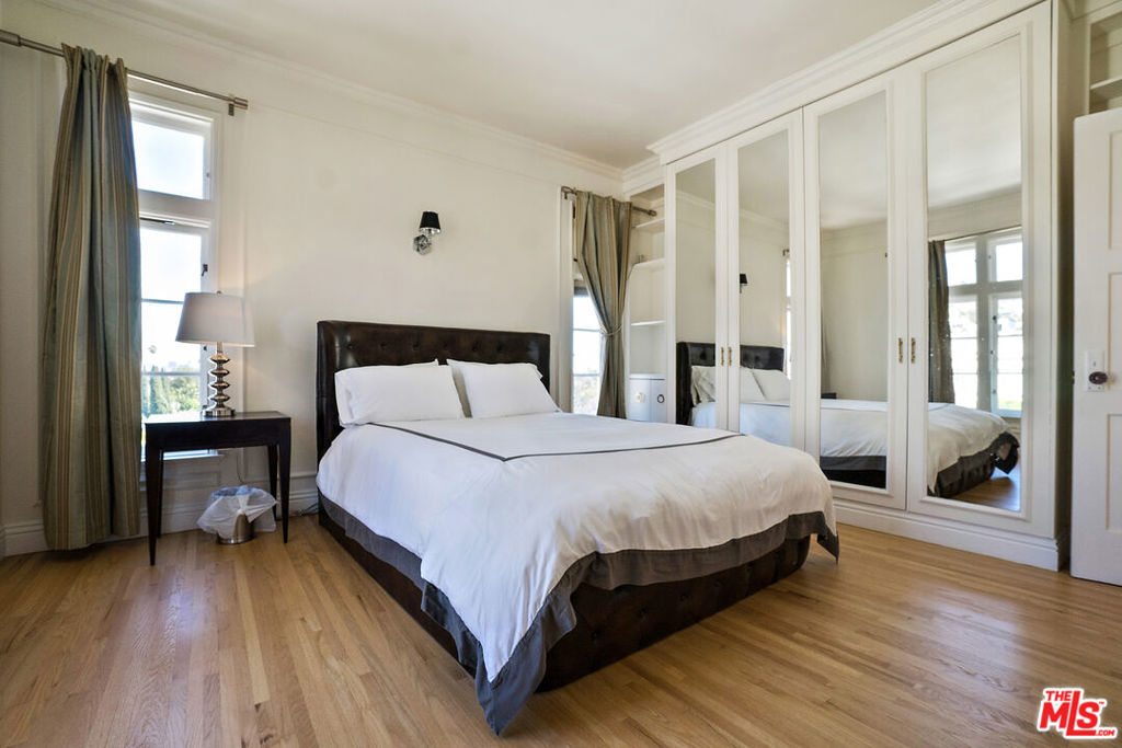 Properties 2 1360 N Crescent Heights Boulevard 6B